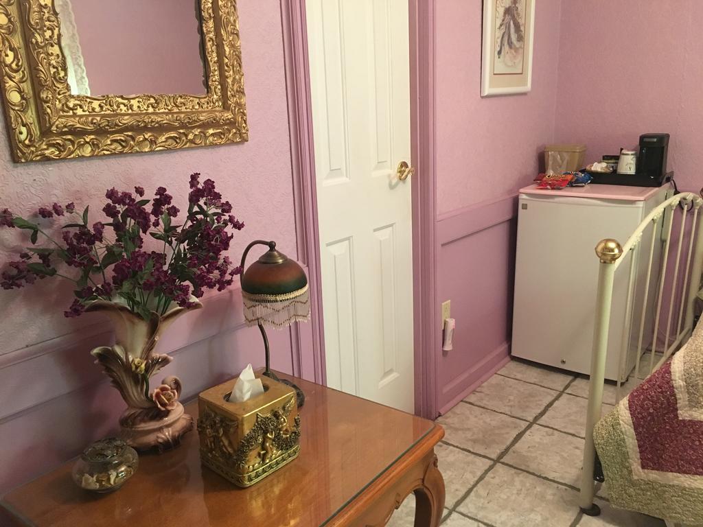 Shady Lady Bed And Breakfast Scottys Junction Екстериор снимка